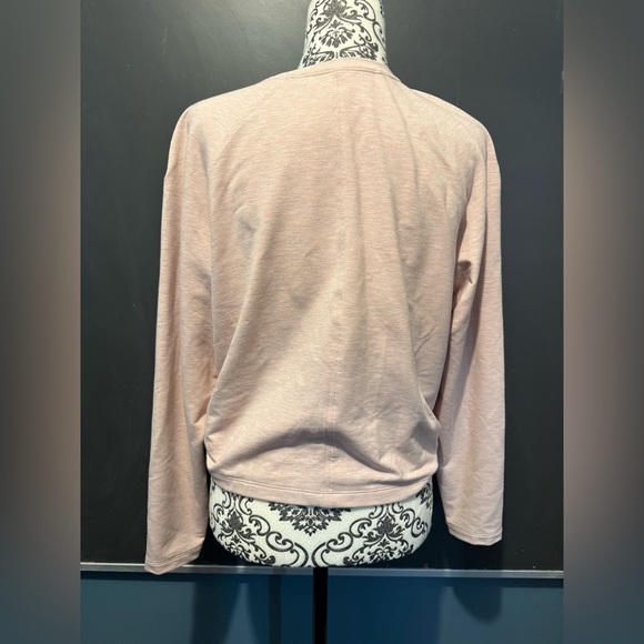 Lululemon Twist Front Long Sleeve Top – Size 6 – Blush Pink - Picture 5 of 6